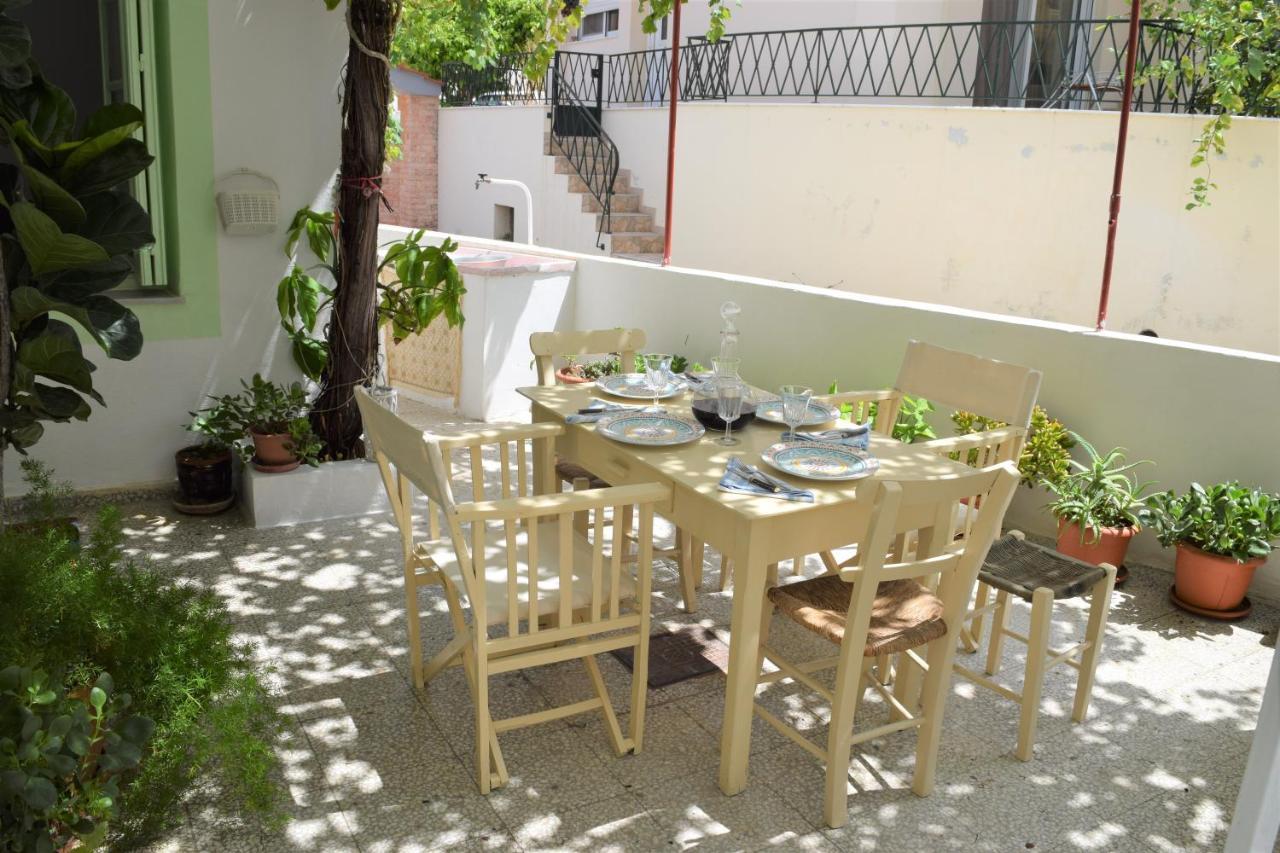 Village Home In 帕拉代西翁 外观 照片