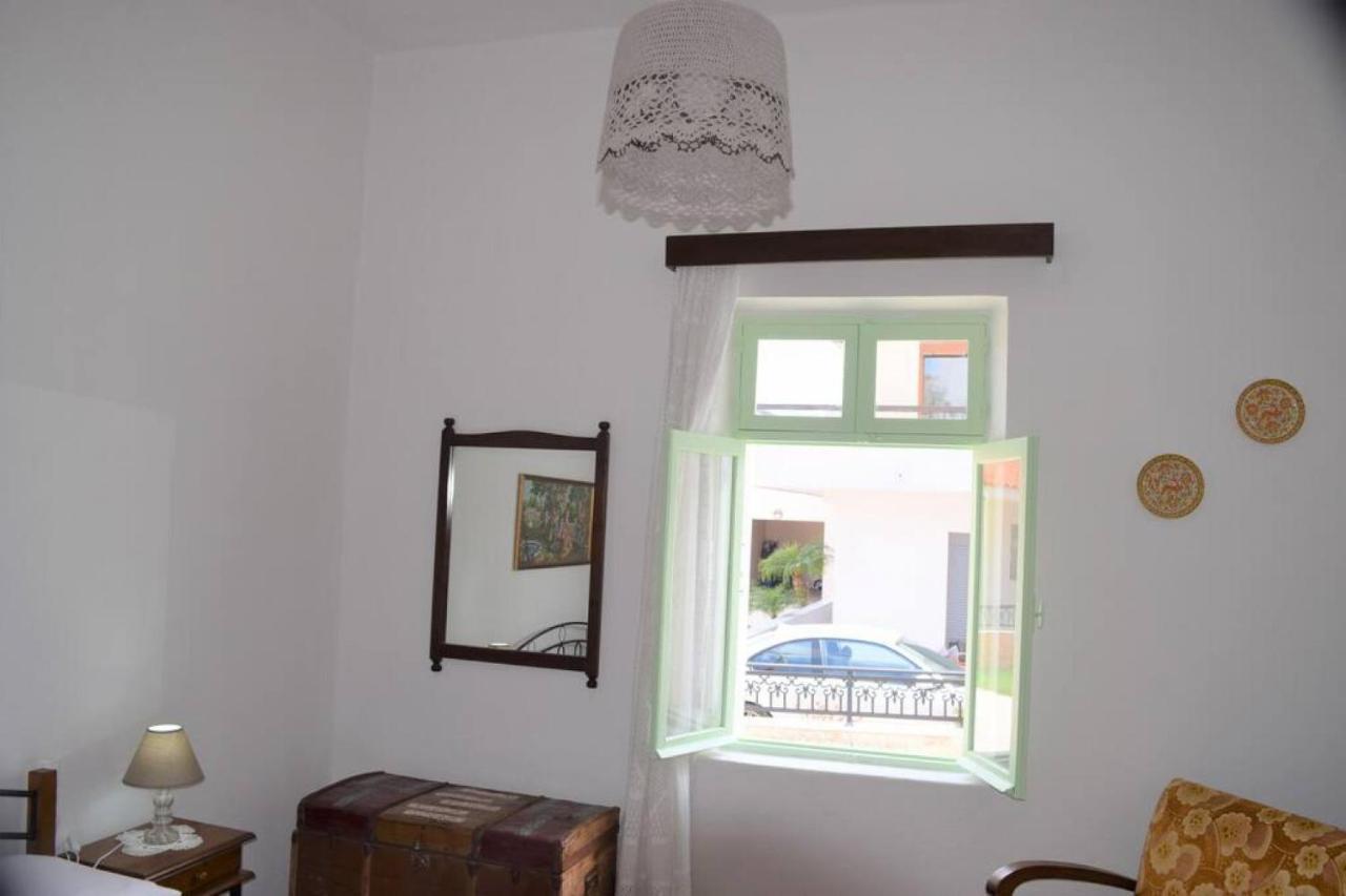 Village Home In 帕拉代西翁 外观 照片