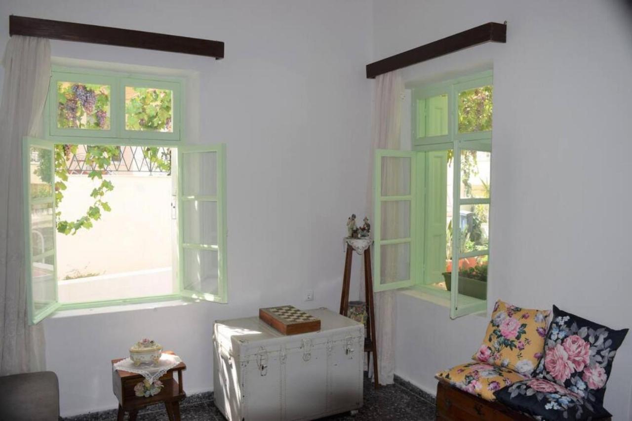 Village Home In 帕拉代西翁 外观 照片